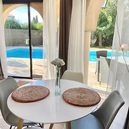 Les Ormeaux Apartment *